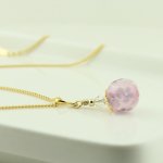 画像1: 淡いピンク紫のベースの花柄とんぼ玉ネックレス(N002・A20-A20G5) (1)
