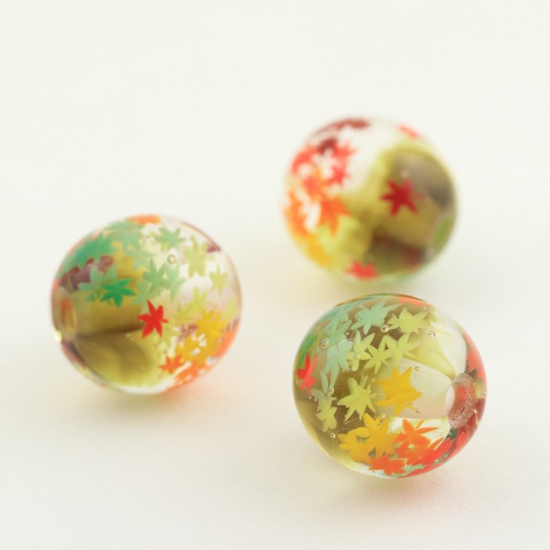 画像2: 秋色もみじ　緑と紅で奏でる季節のグラデーション〜とんぼ玉 (2)