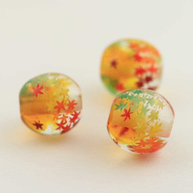 画像1: 秋色もみじ　緑と紅で奏でる季節のグラデーション〜とんぼ玉 (1)