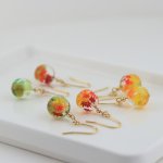 画像1: にじいろもみじ｜秋の七色グラデーションで描くミニアチュール〜ショートピアス〜【イヤリング・ピアス変更可】 (1)