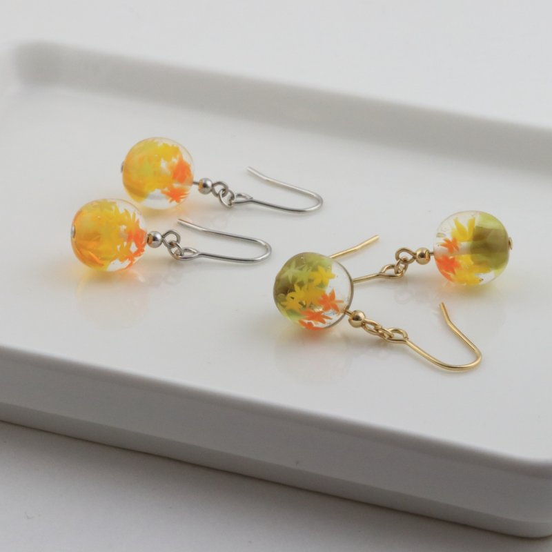 画像3: にじいろもみじ｜秋の七色グラデーションで描くミニアチュール〜ショートピアス〜【イヤリング・ピアス変更可】 (3)