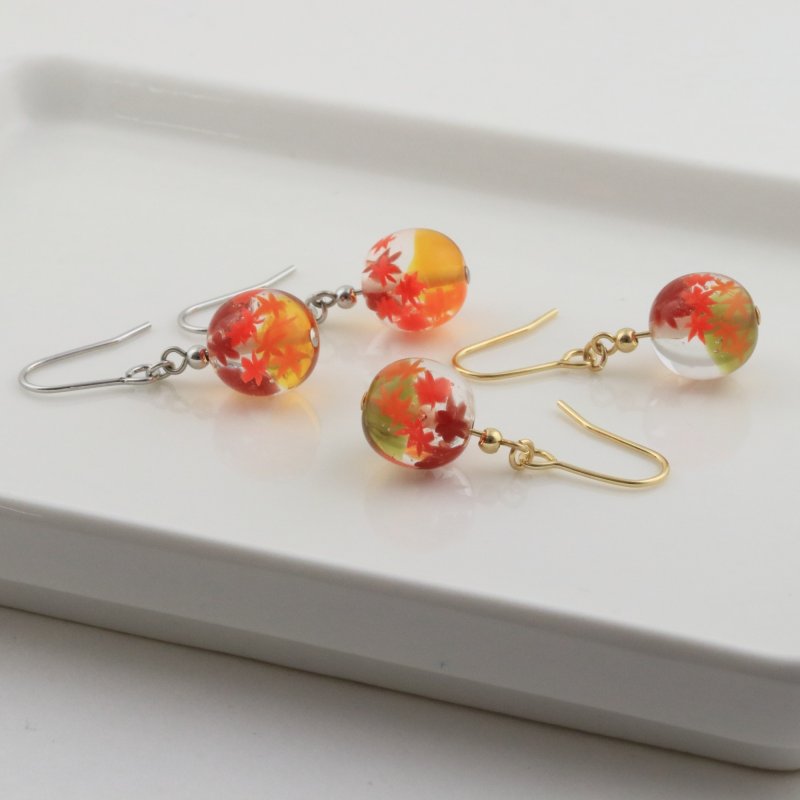 画像4: にじいろもみじ｜秋の七色グラデーションで描くミニアチュール〜ショートピアス〜【イヤリング・ピアス変更可】 (4)