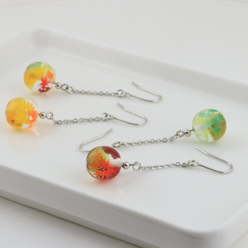 画像2: にじいろもみじ｜秋の七色グラデーションで描くミニアチュール〜チェーンピアス〜【イヤリング・ピアス変更可】 (2)