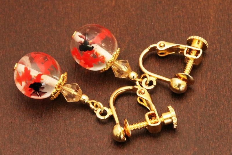 画像1: 金魚とんぼ玉イヤリング【kingyo_G36-GE-005】【ピアス変更可】 (1)