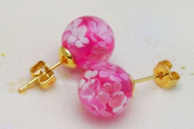 画像1: 点打ち花柄とんぼ玉芯立ピアス・イヤリング【G2-A29S22G3_sintate】 (1)