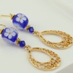 画像2: 水中花パーツ青とんぼ玉ピアス【イヤリング変更可】 (2)