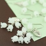 画像1: すずらんのピアス〜幸せの白い花〜【イヤリング・ピアス変更可】 (1)