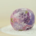 画像1: ふんわり紫お花のとんぼ玉(A20-A20) (1)