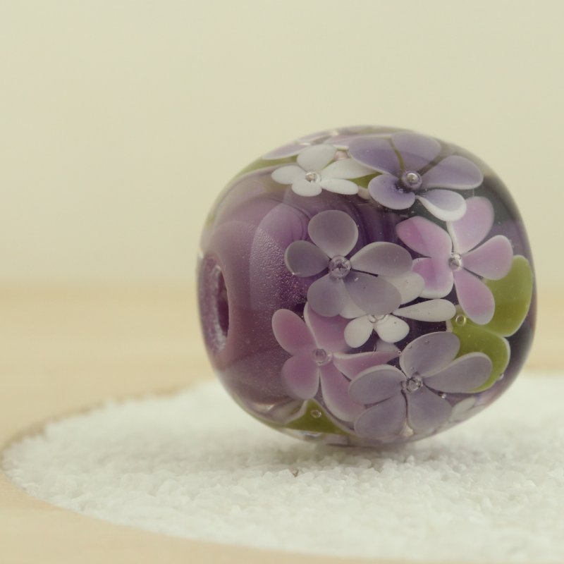 画像1: 紫が魅力的なお花のとんぼ玉(G27G5) (1)