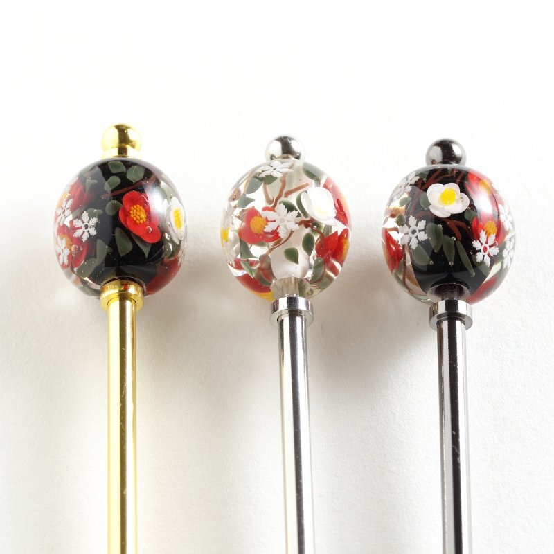 画像10: 雪椿の冬譚（コント・ディヴェール）｜凛とした静寂に舞う白赤の花を映すとんぼ玉かんざし (10)